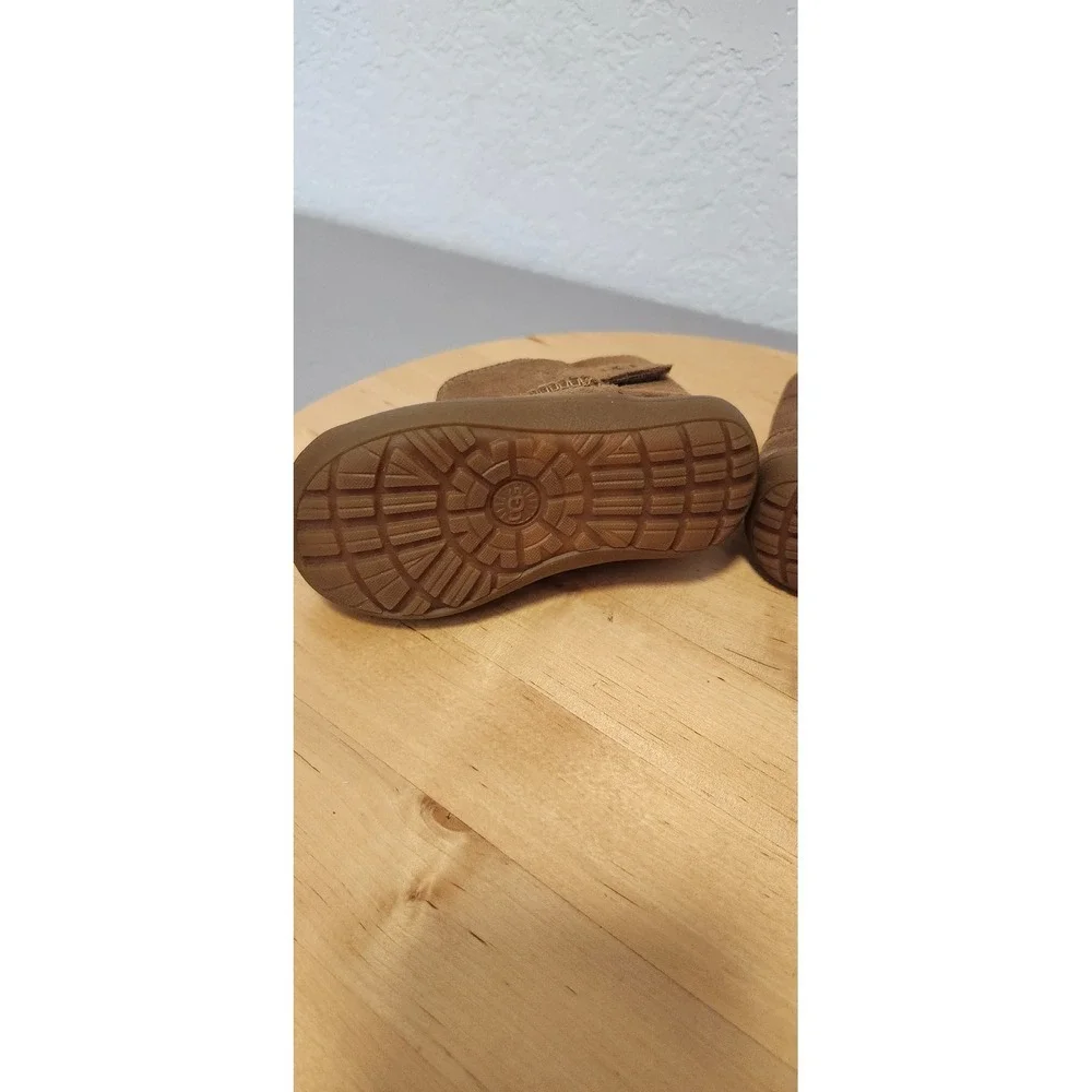 UGG Keelan Boots Kids Size 6 Chestnut Brown Suede Sheepskin Lined 1096034T